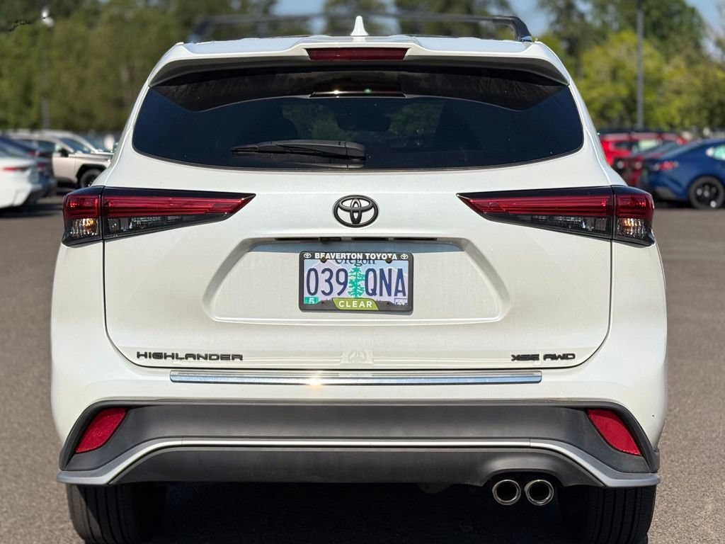 Used 2022 Toyota Highlander XSE AWD/4WD image 4