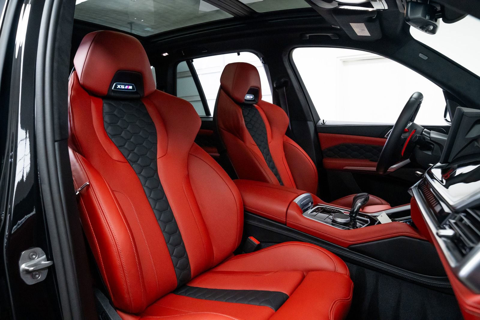 Used 2026 BMW X5 M Competition w/ Executive Package image 25