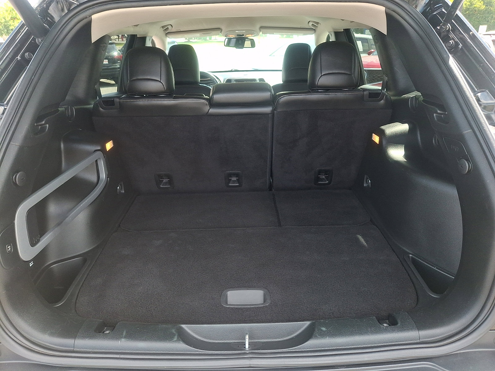 Used 2018 Jeep Cherokee Limited AWD/4WD image 28