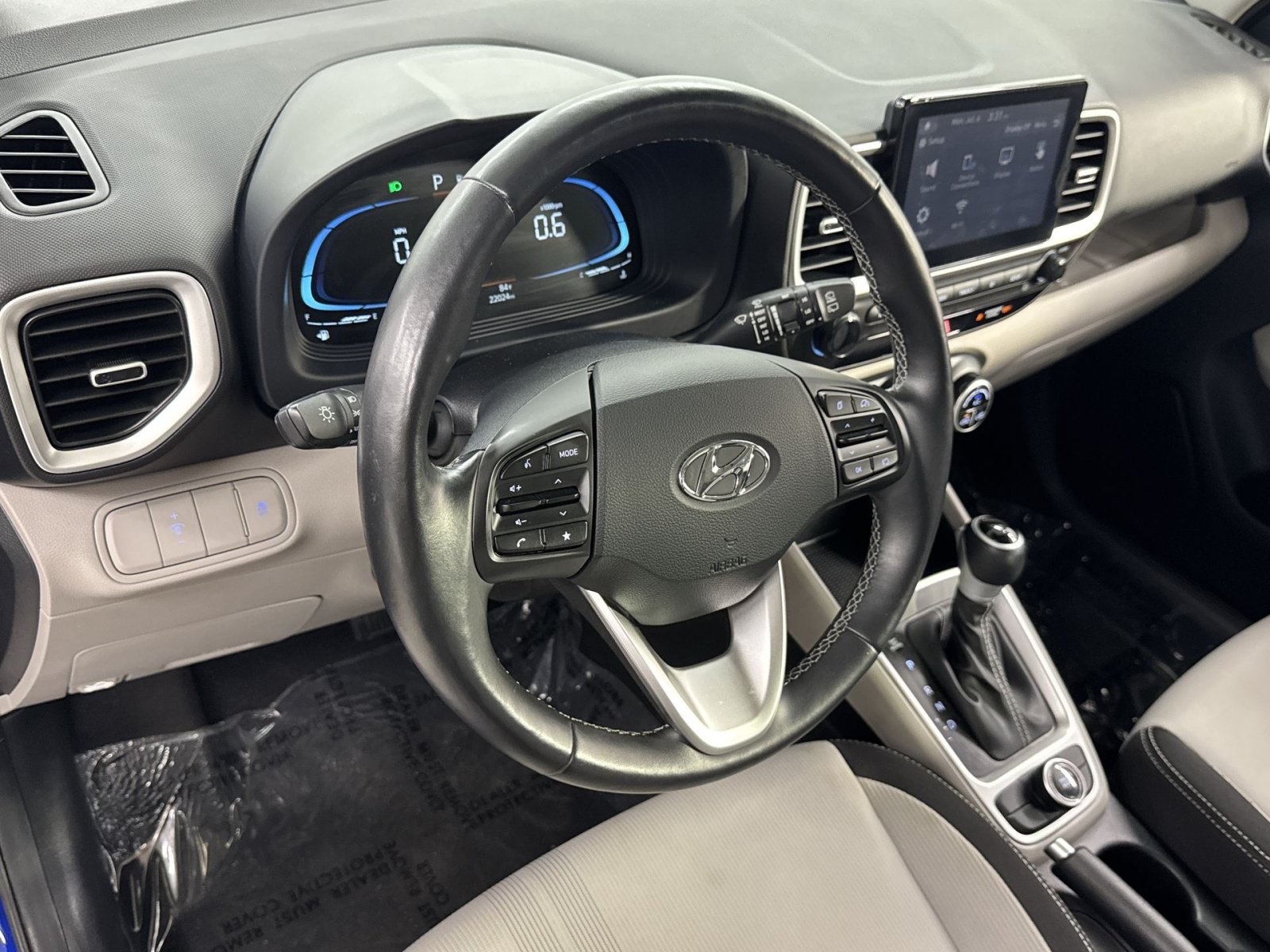 Used 2025 Hyundai Venue SEL FWD image 13