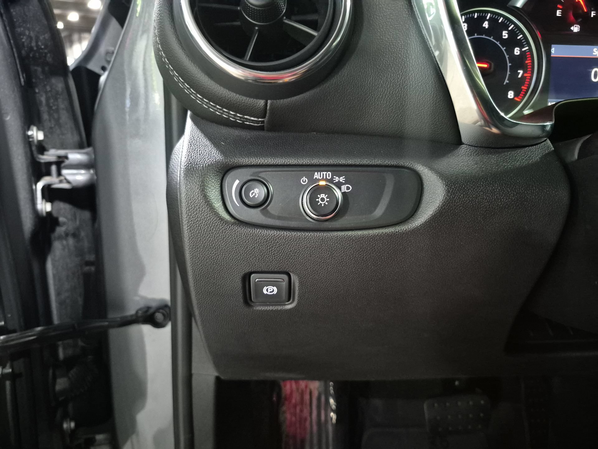 Certified 2025 Chevrolet Blazer LT AWD/4WD image 18
