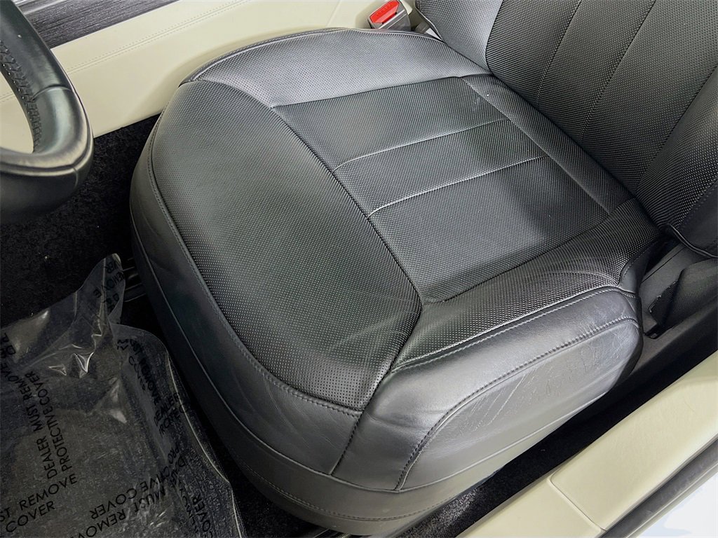 Used 2022 Land Rover Range Rover Long Wheelbase SE image 20