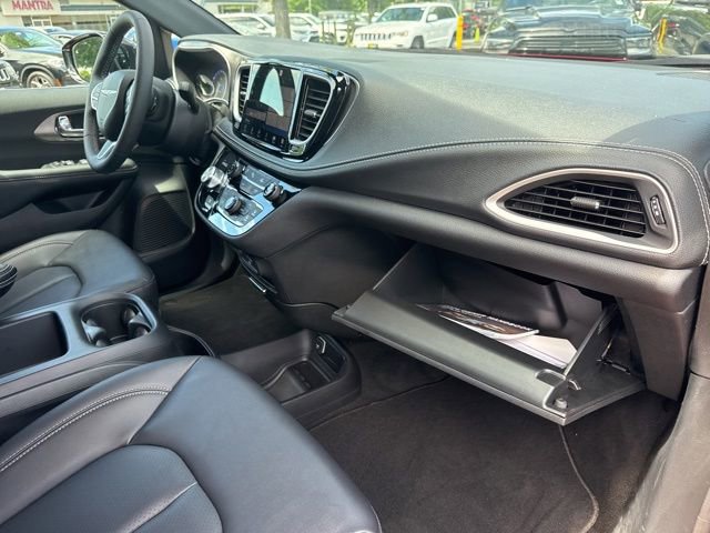 Used 2026 Chrysler Pacifica Select AWD/4WD image 29