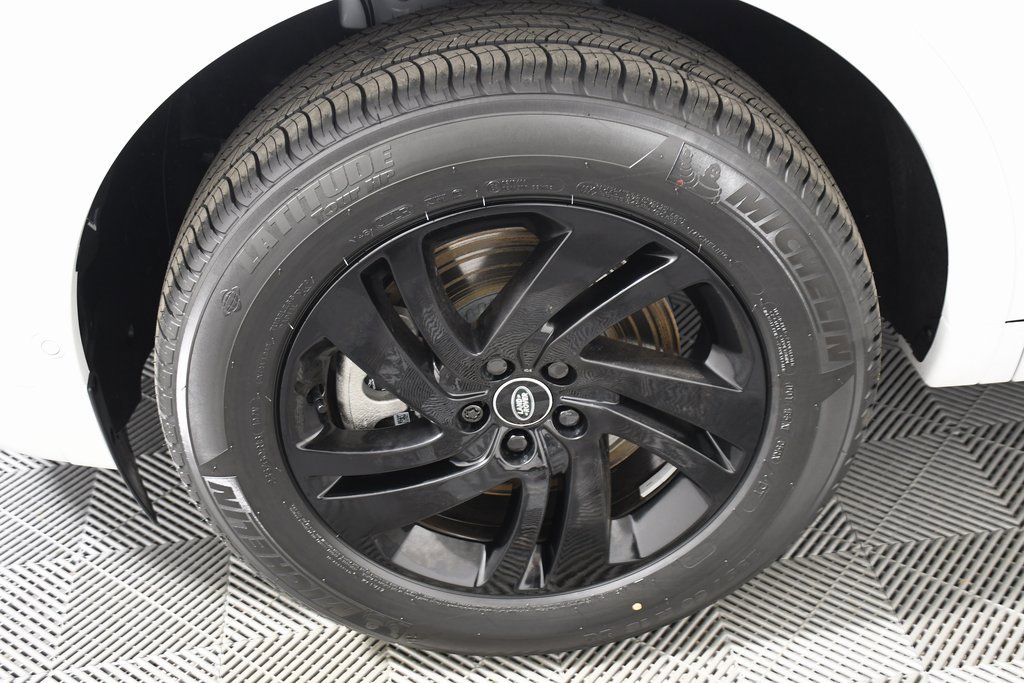 Used 2025 Land Rover Discovery Sport S image 11