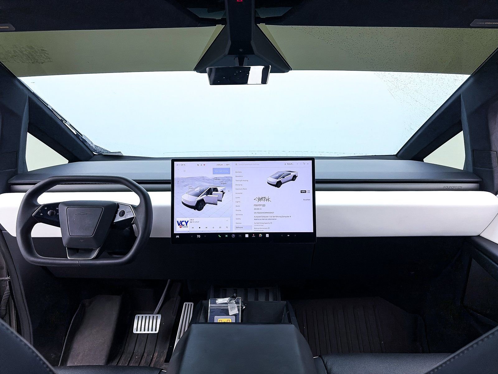 Used 2024 Tesla Cybertruck AWD Crew Cab image 25