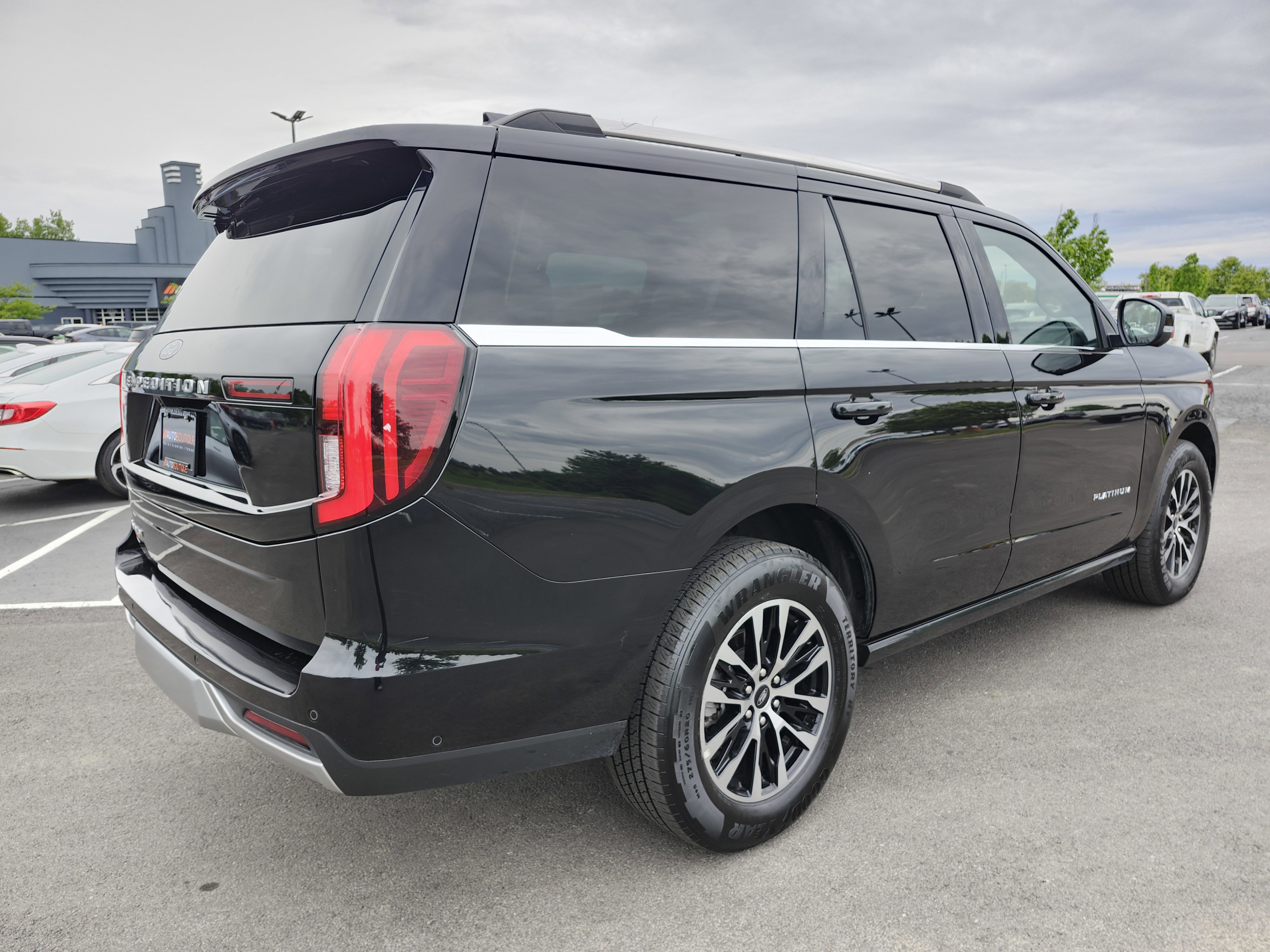 Used 2025 Ford Expedition Platinum AWD/4WD image 18
