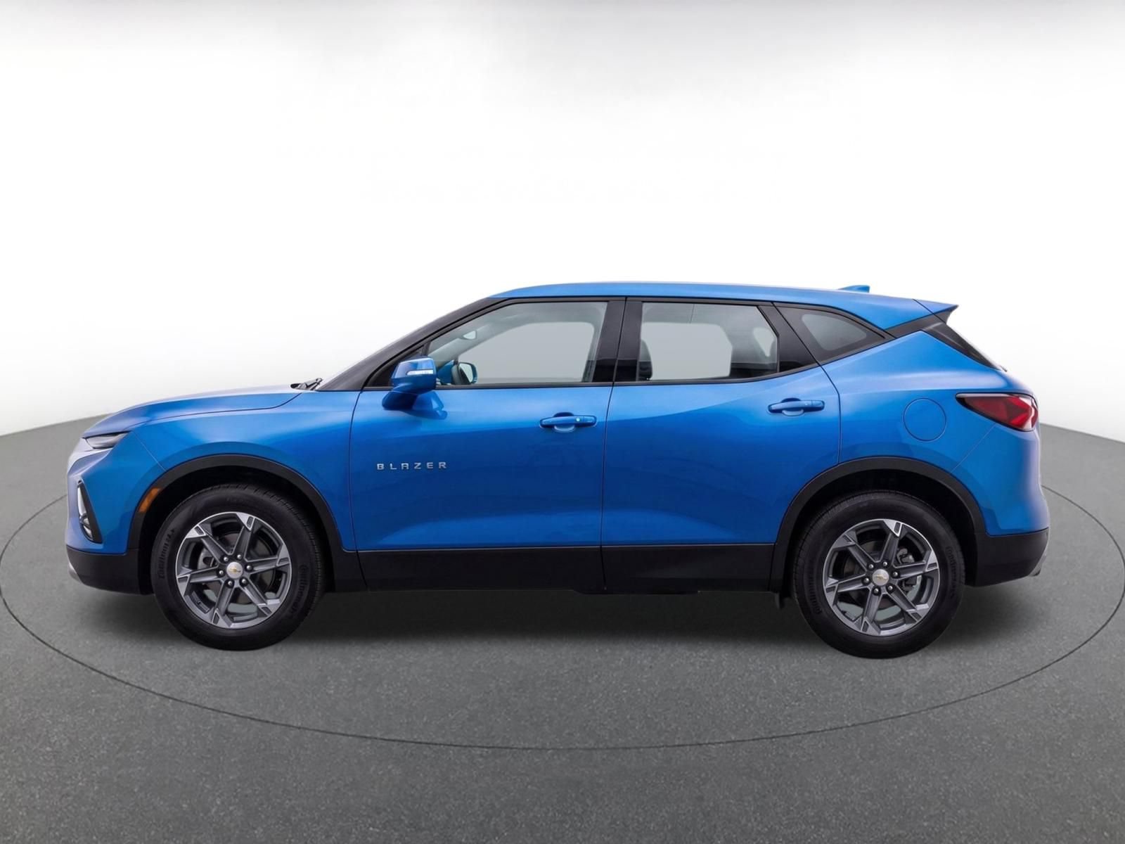 Used 2025 Chevrolet Blazer LT FWD image 4