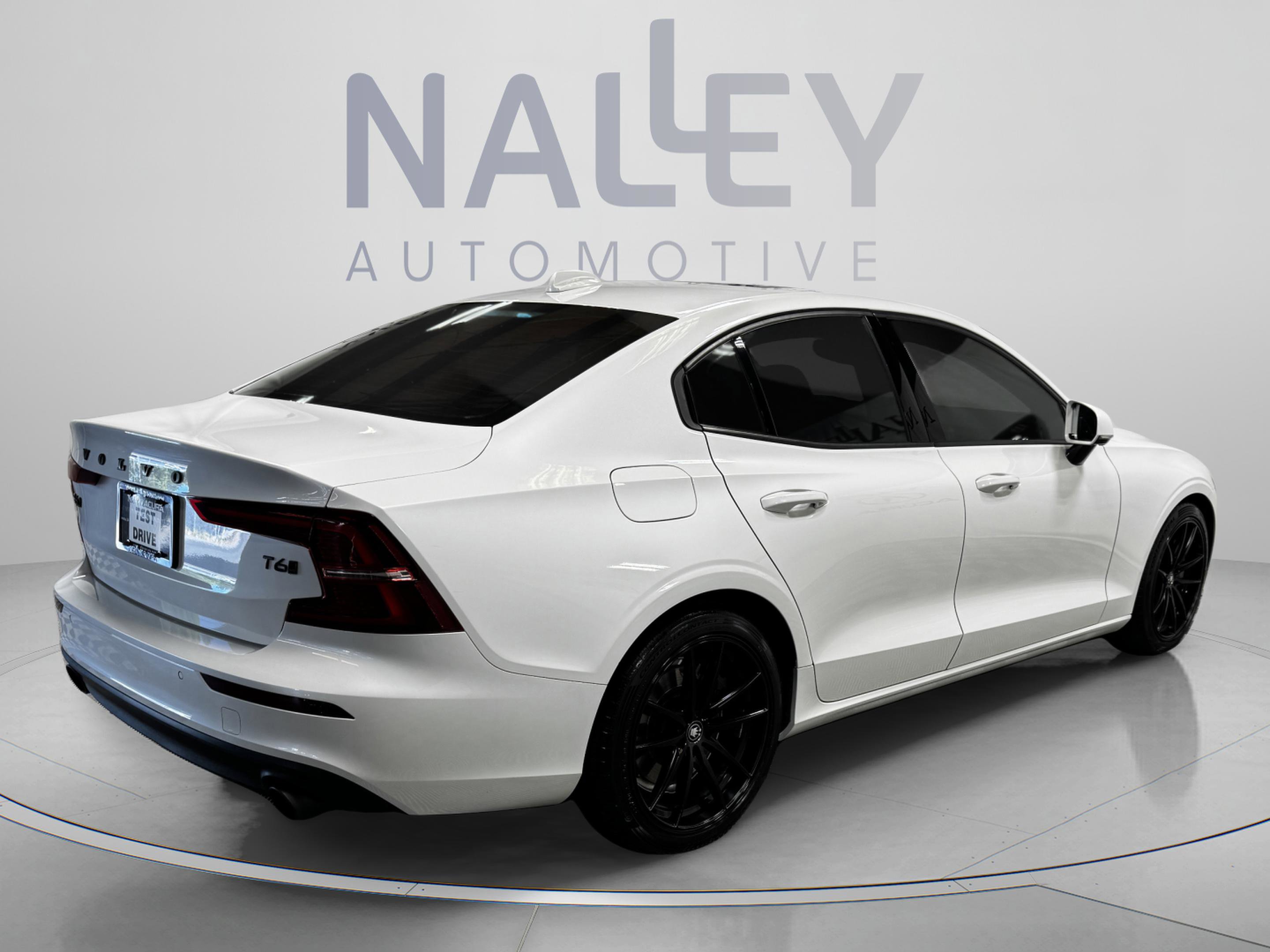 Used 2019 Volvo S60 T6 Momentum w/ Multimedia Package image 5