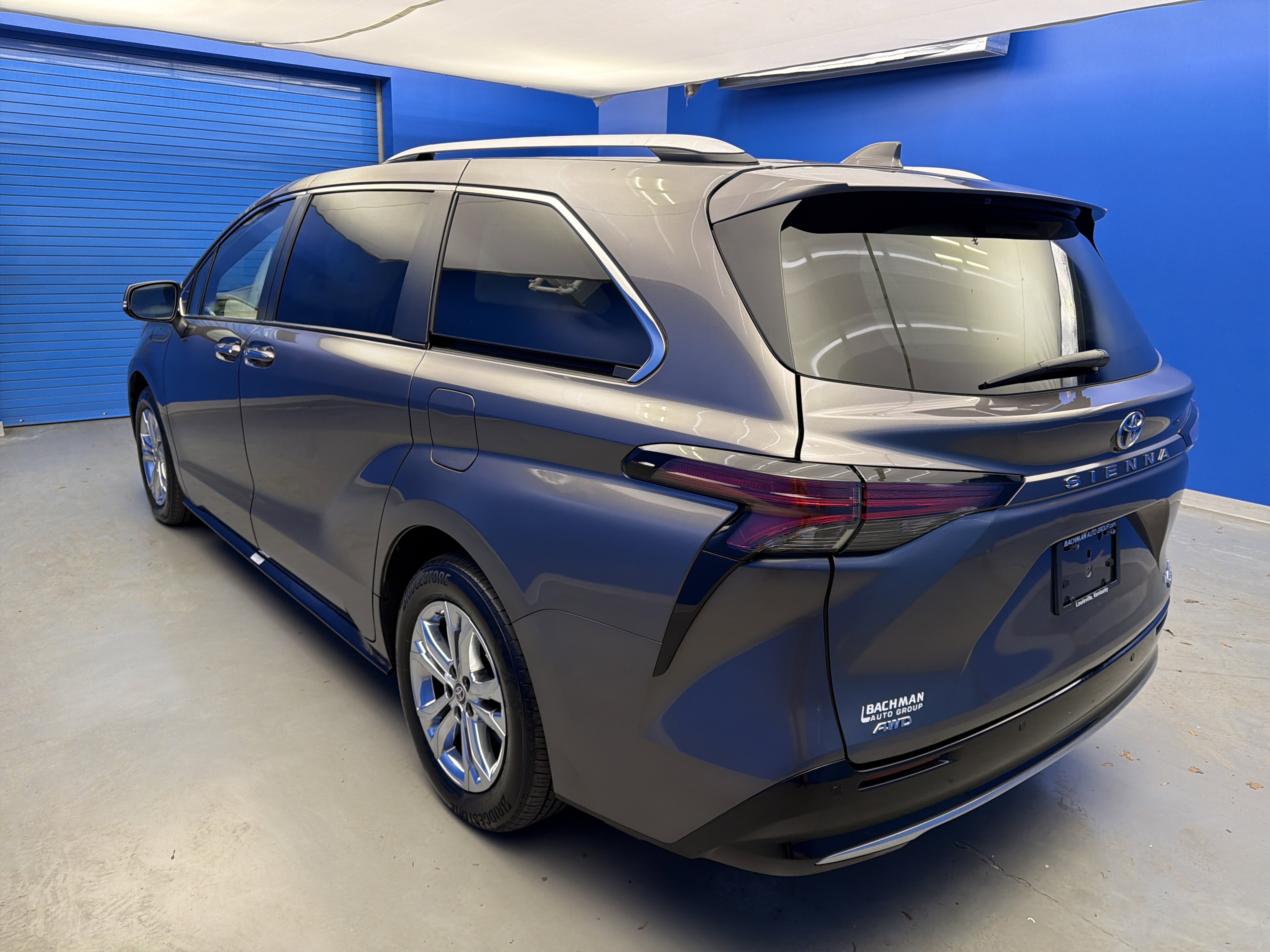 Used 2023 Toyota Sienna Platinum image 5
