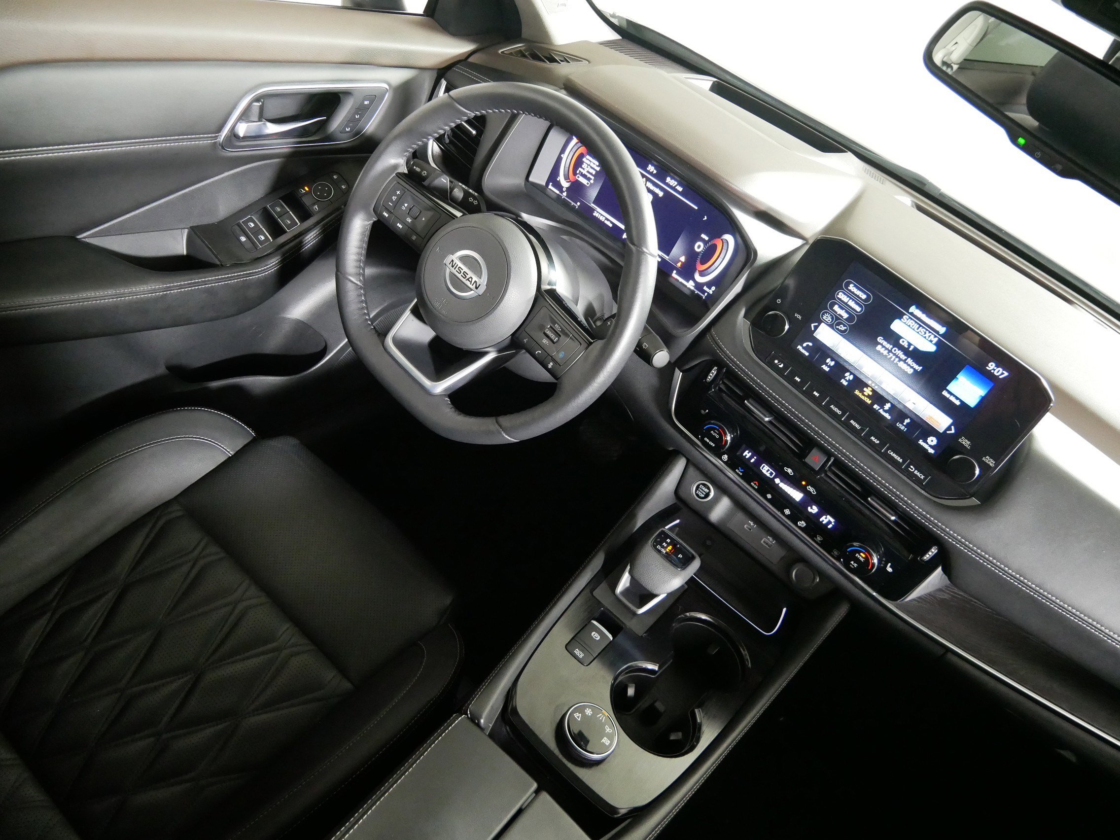 Used 2021 Nissan Rogue Platinum AWD/4WD image 9