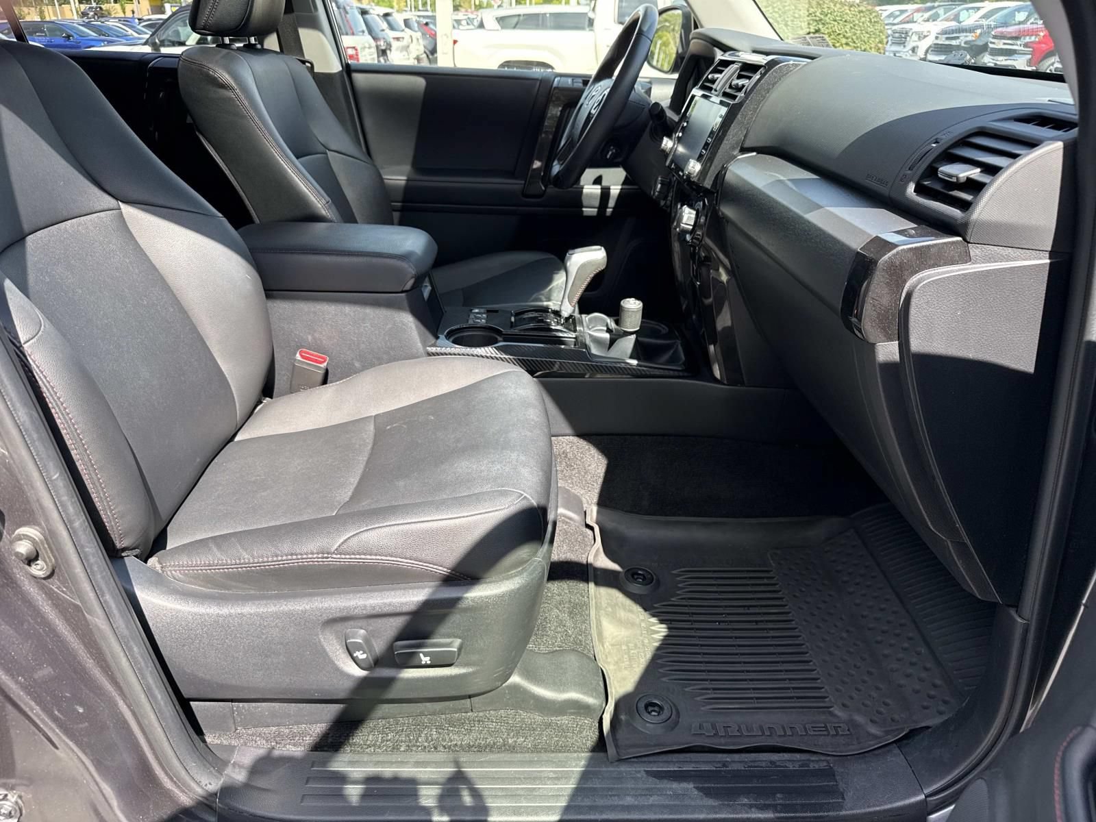 Used 2022 Toyota 4Runner TRD Off-Road Premium AWD/4WD image 25