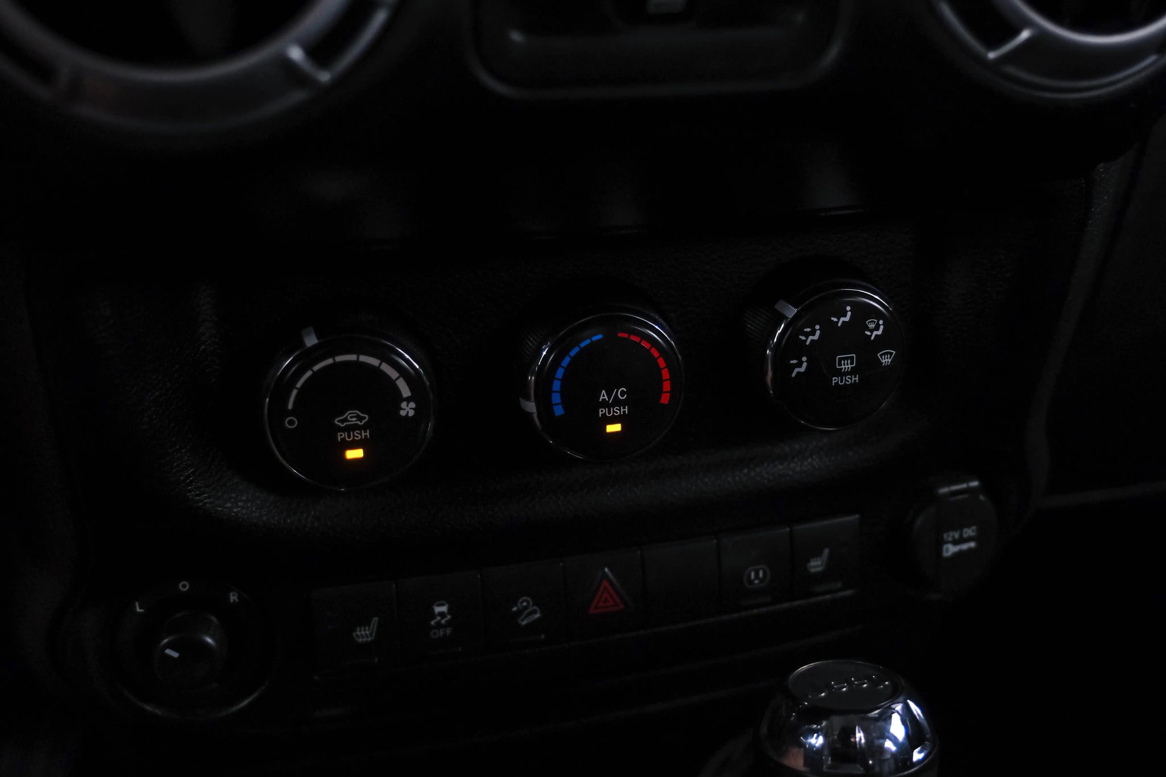 Used 2013 Jeep Wrangler Unlimited Sahara w/ Connectivity Group image 23