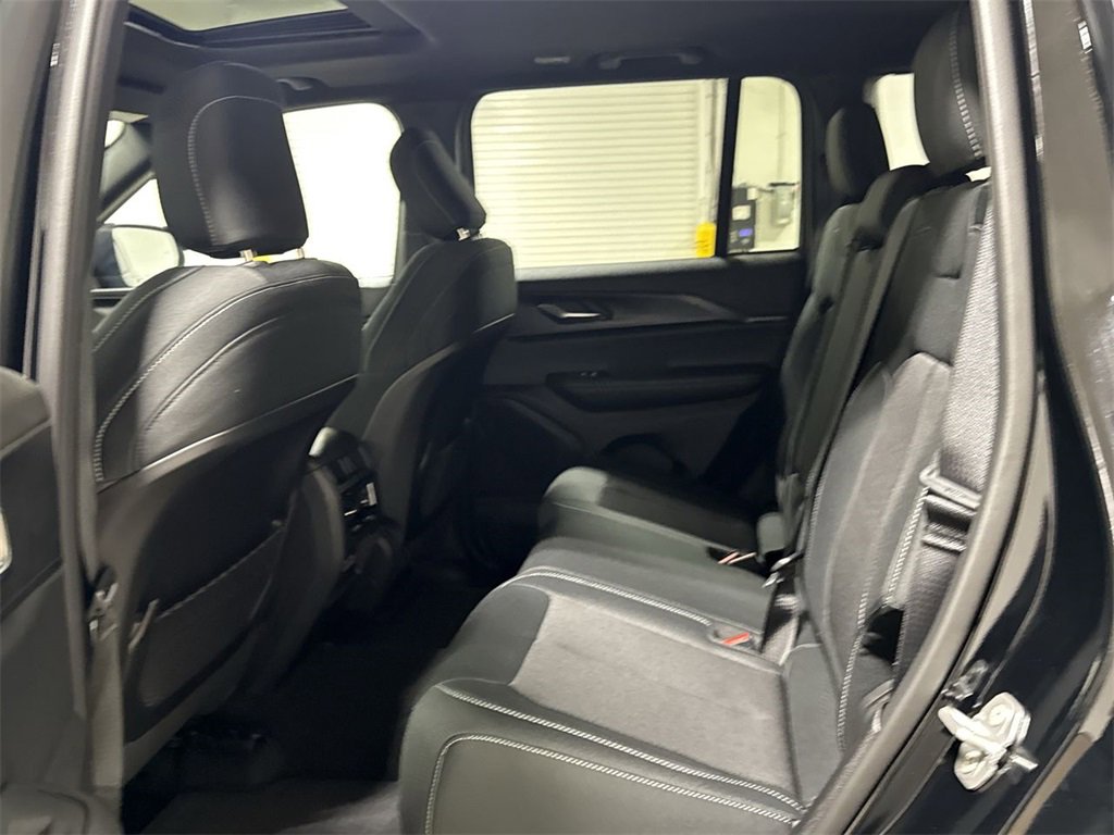 New 2025 Jeep Grand Cherokee Laredo X w/ Luxury Tech Group I image 22