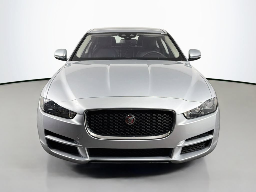 Used 2018 Jaguar XE RWD image 2