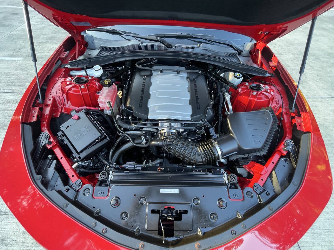 Used 2019 Chevrolet Camaro SS w/ Black Appearance Package RWD image 18