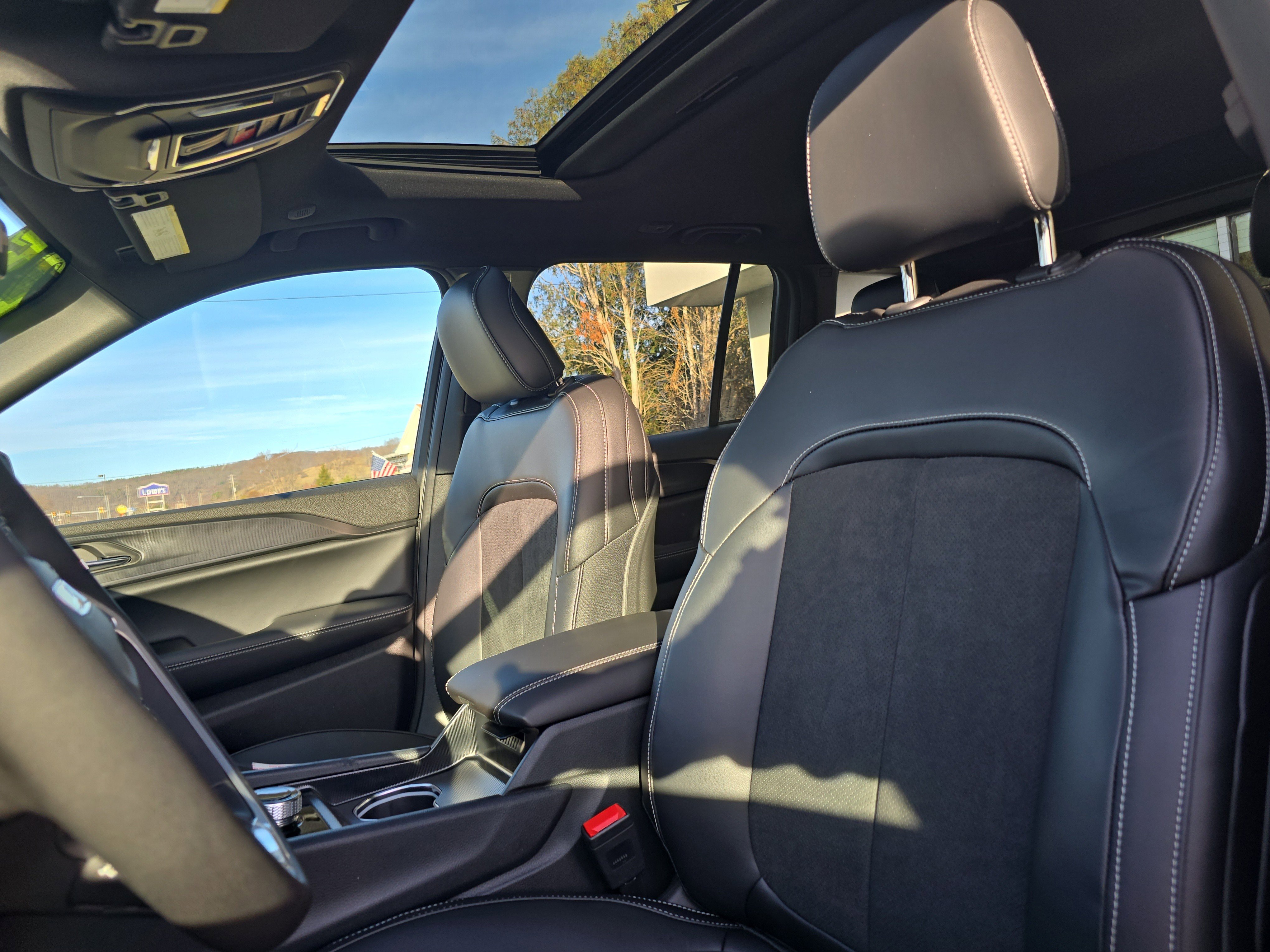 New 2025 Jeep Grand Cherokee Altitude image 13