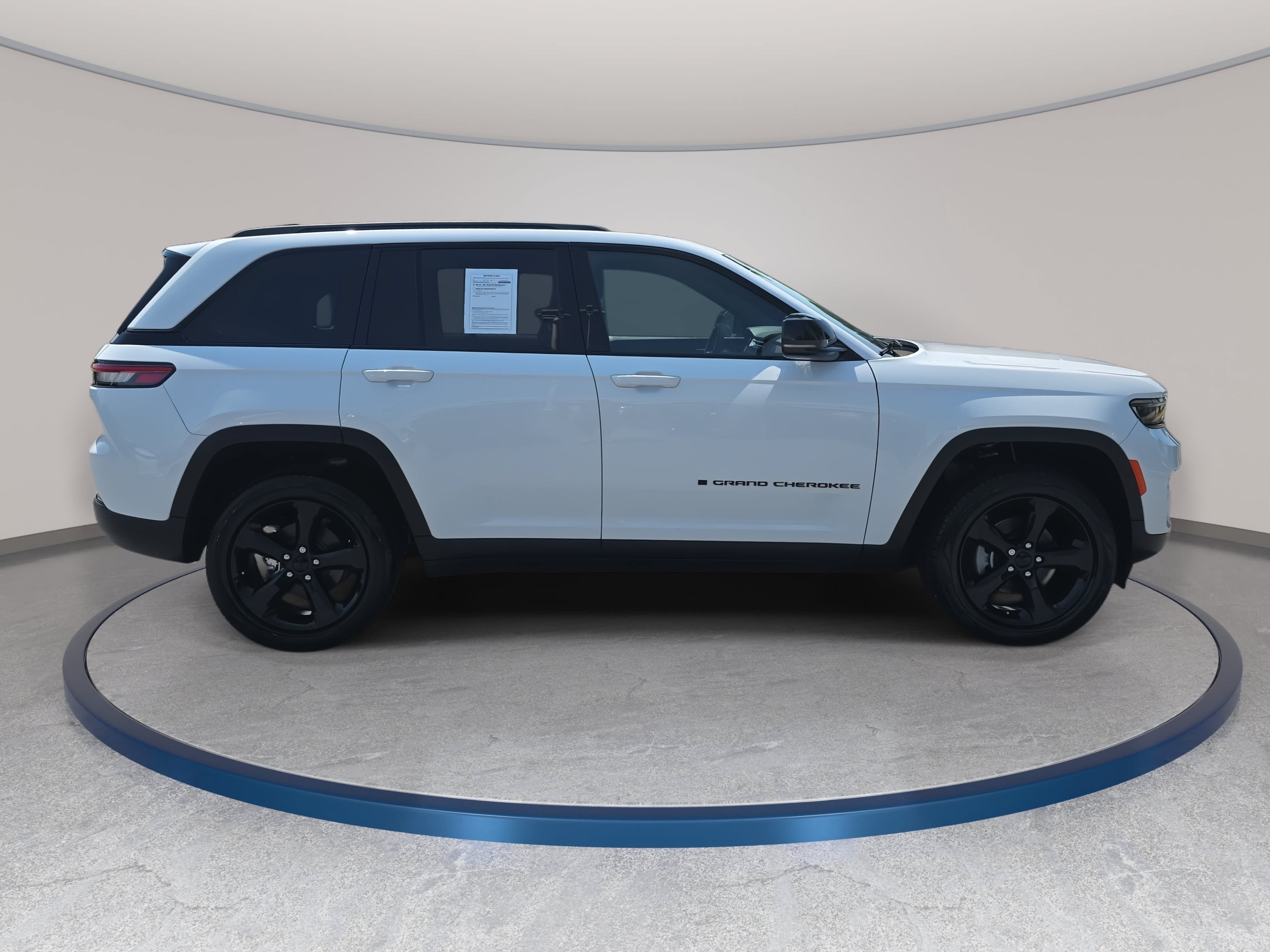 Used 2023 Jeep Grand Cherokee Altitude AWD/4WD image 4