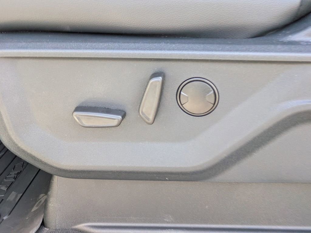 New 2026 Ford F350 Lariat w/ Black Appearance Package image 15