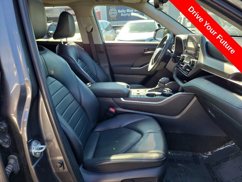 Used 2024 Toyota Highlander XLE FWD image 18
