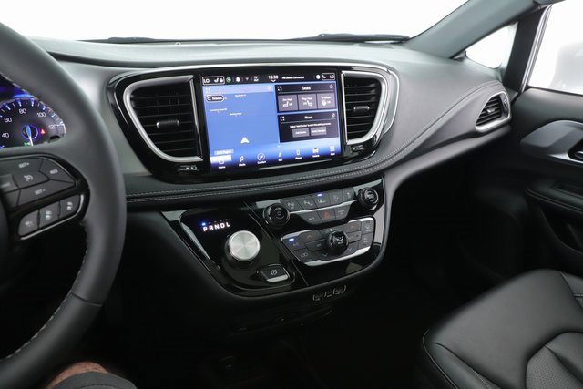 New 2026 Chrysler Pacifica Select image 30
