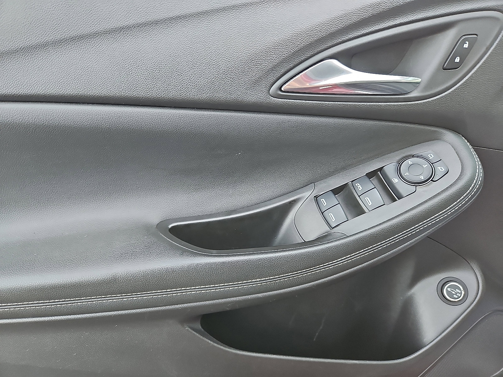 Certified 2023 Buick Encore GX Select w/ Sport Touring Package image 12