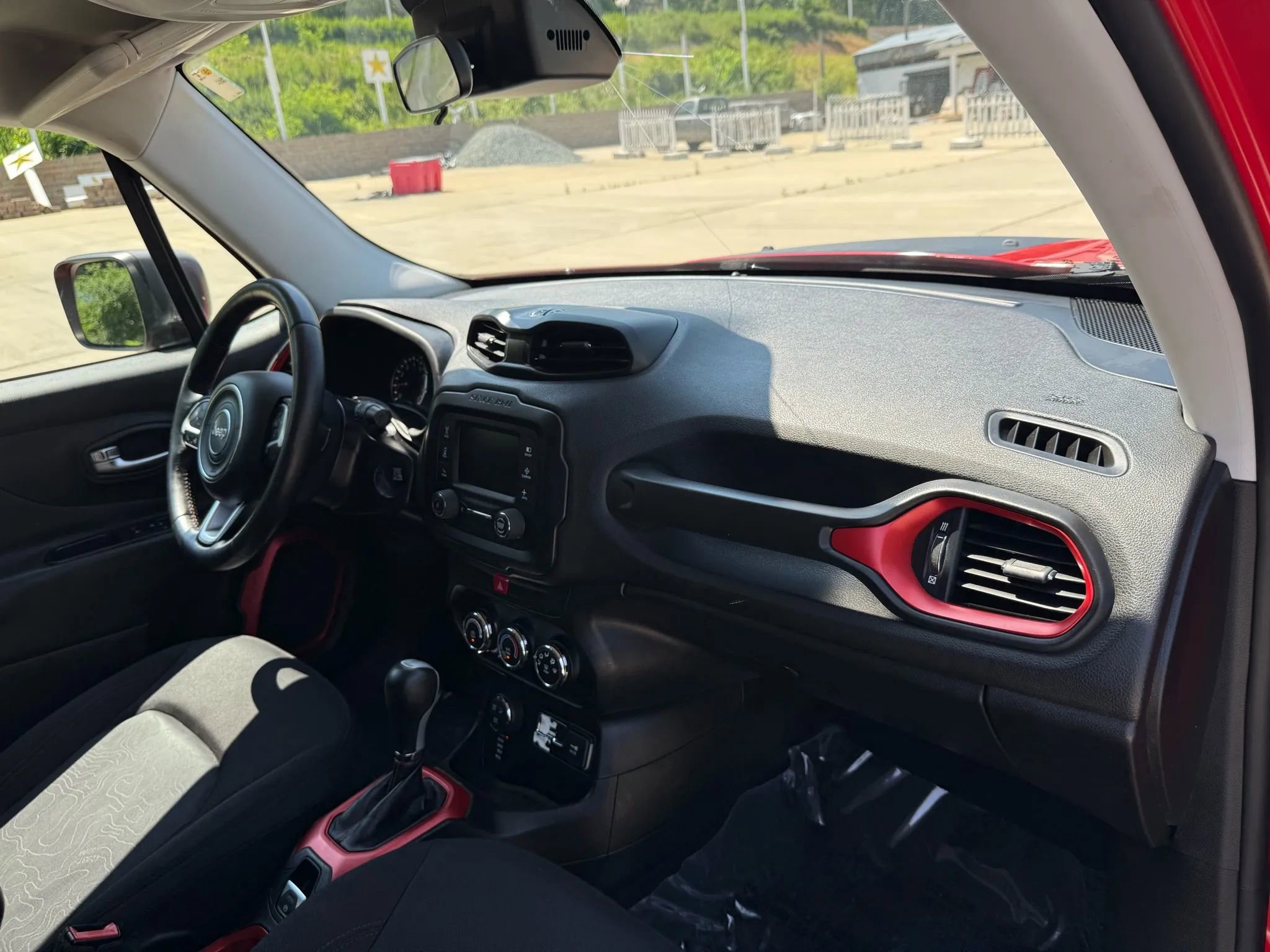 Used 2016 Jeep Renegade Trailhawk image 19