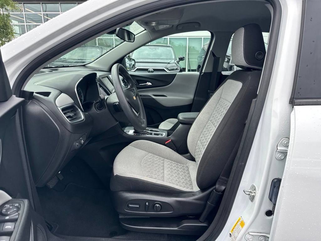 Used 2022 Chevrolet Equinox LS AWD/4WD image 11