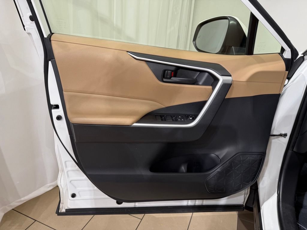 Used 2024 Toyota RAV4 LE AWD/4WD image 15
