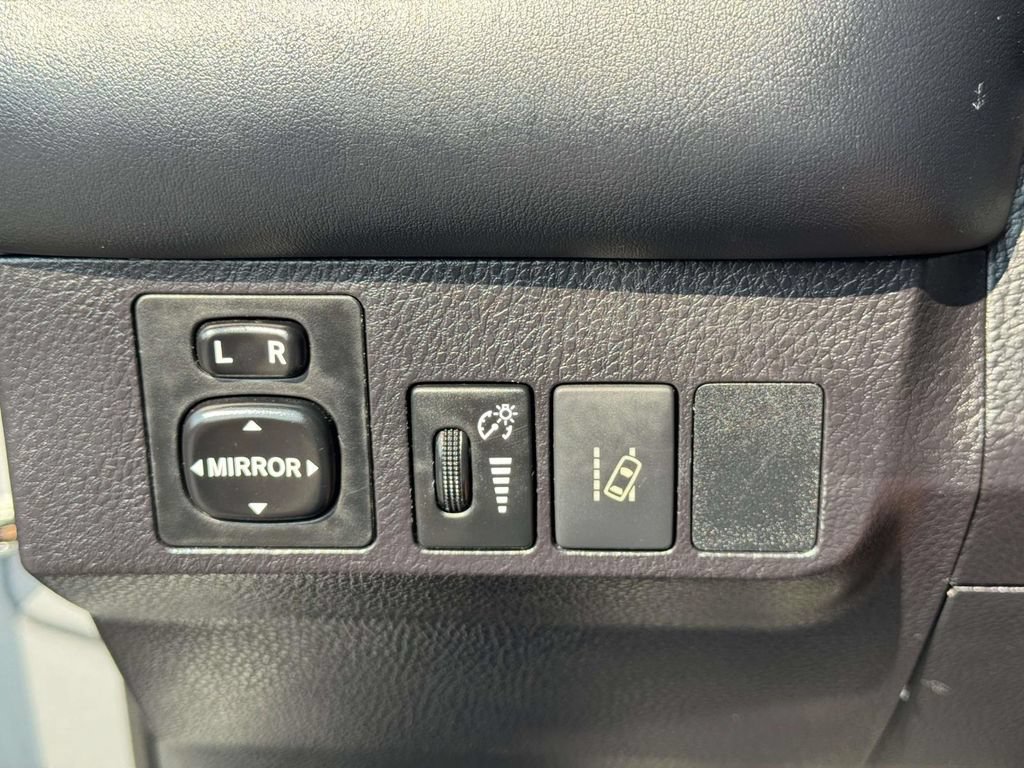 Used 2018 Toyota RAV4 SE w/ Advanced Technology Package AWD/4WD image 18