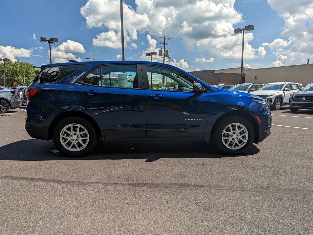 Used 2023 Chevrolet Equinox LS image 8