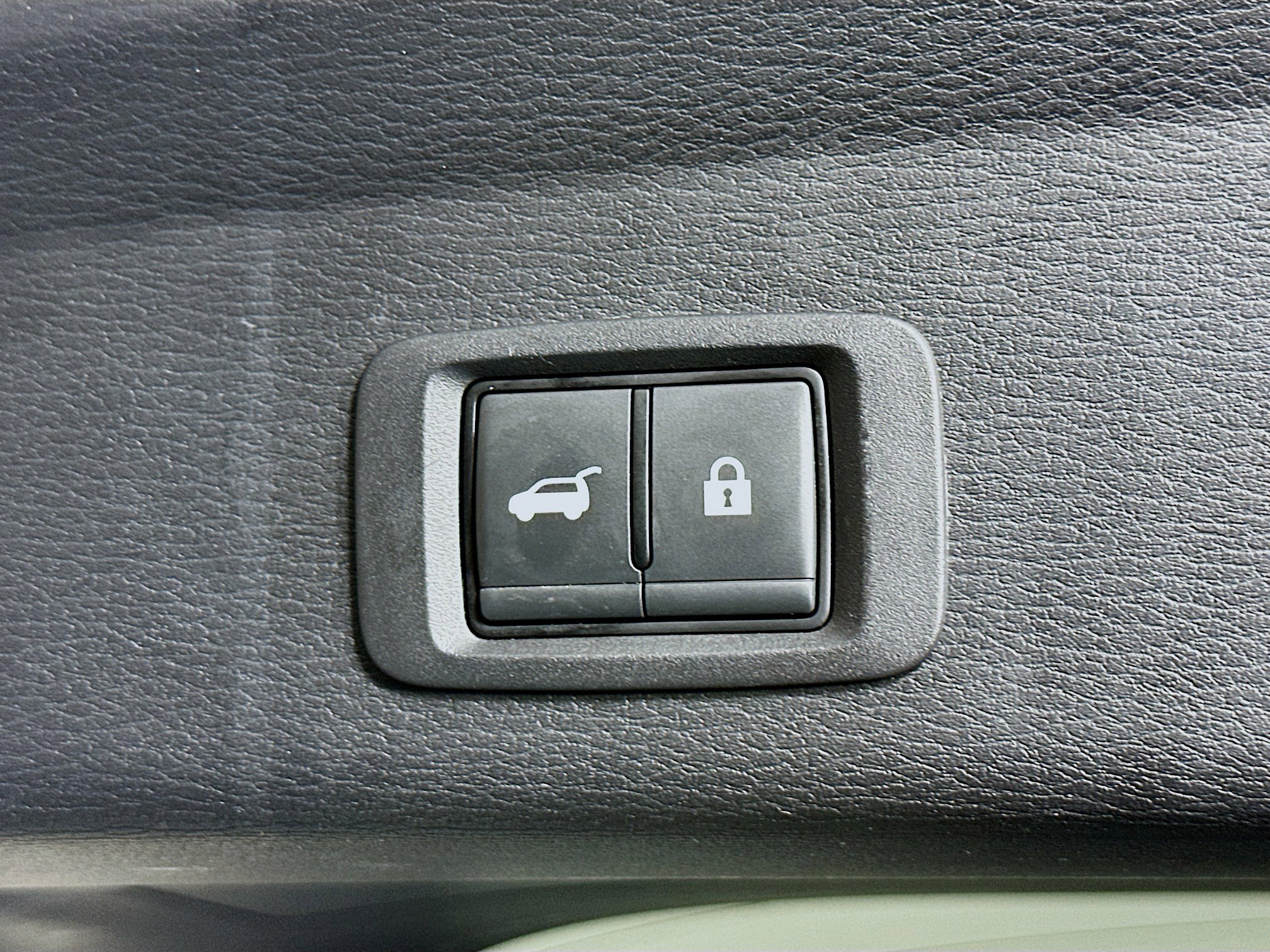 Used 2024 Mitsubishi Outlander SE image 30