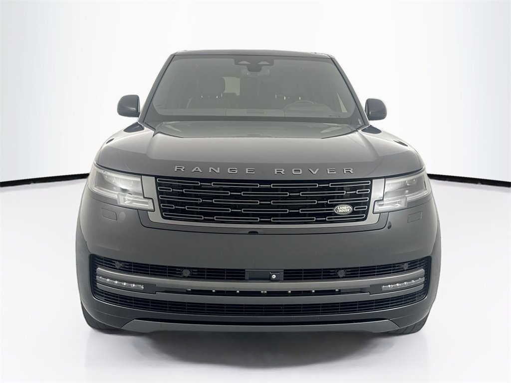 Used 2024 Land Rover Range Rover Long Wheelbase SE image 2