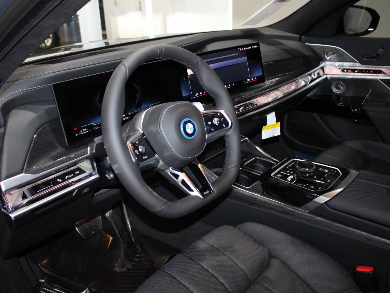 Used 2026 BMW 750e xDrive AWD/4WD image 12