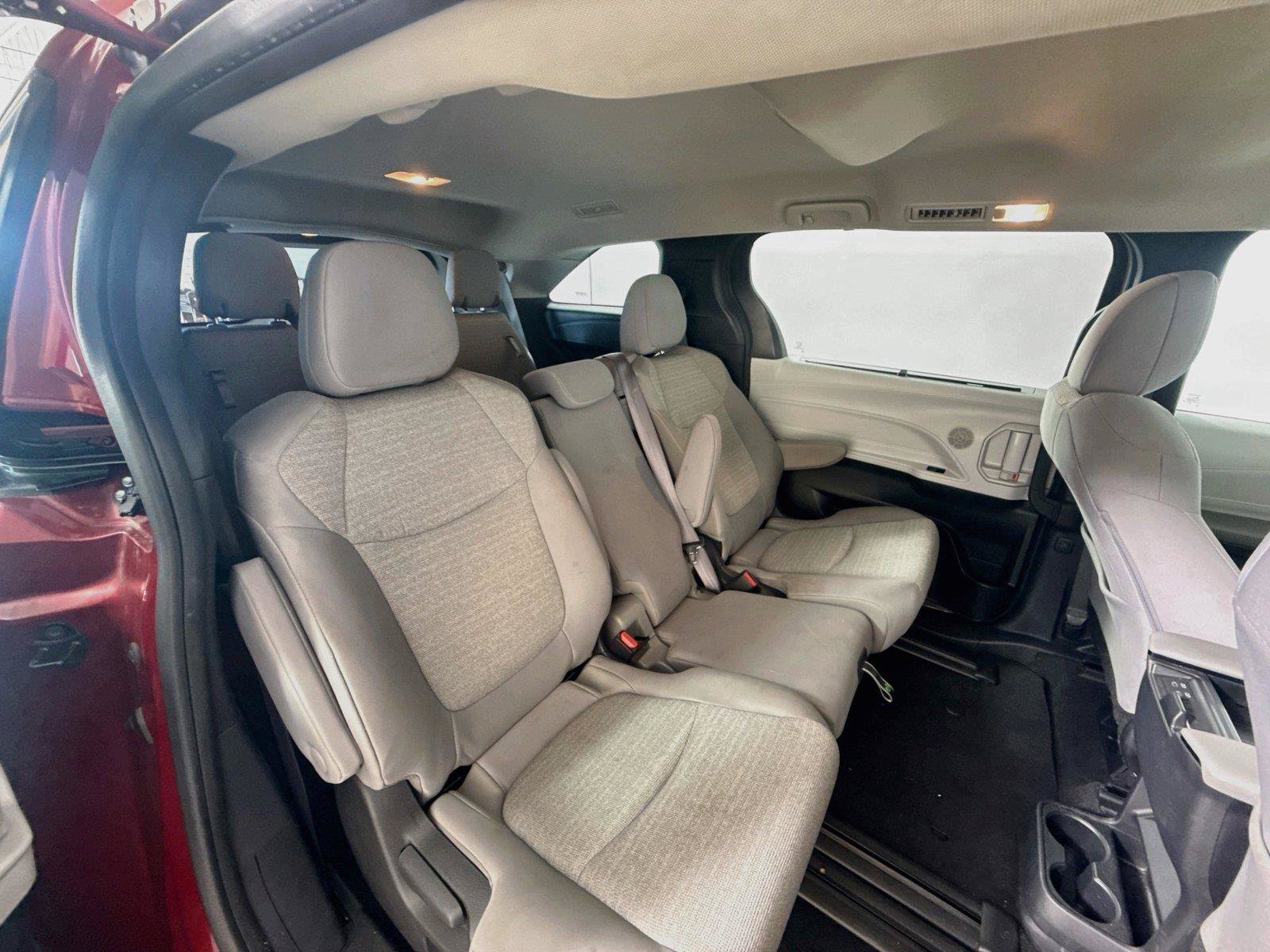 Used 2025 Toyota Sienna LE FWD image 14