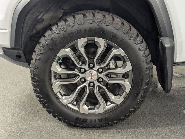 Used 2023 GMC Canyon Denali image 11