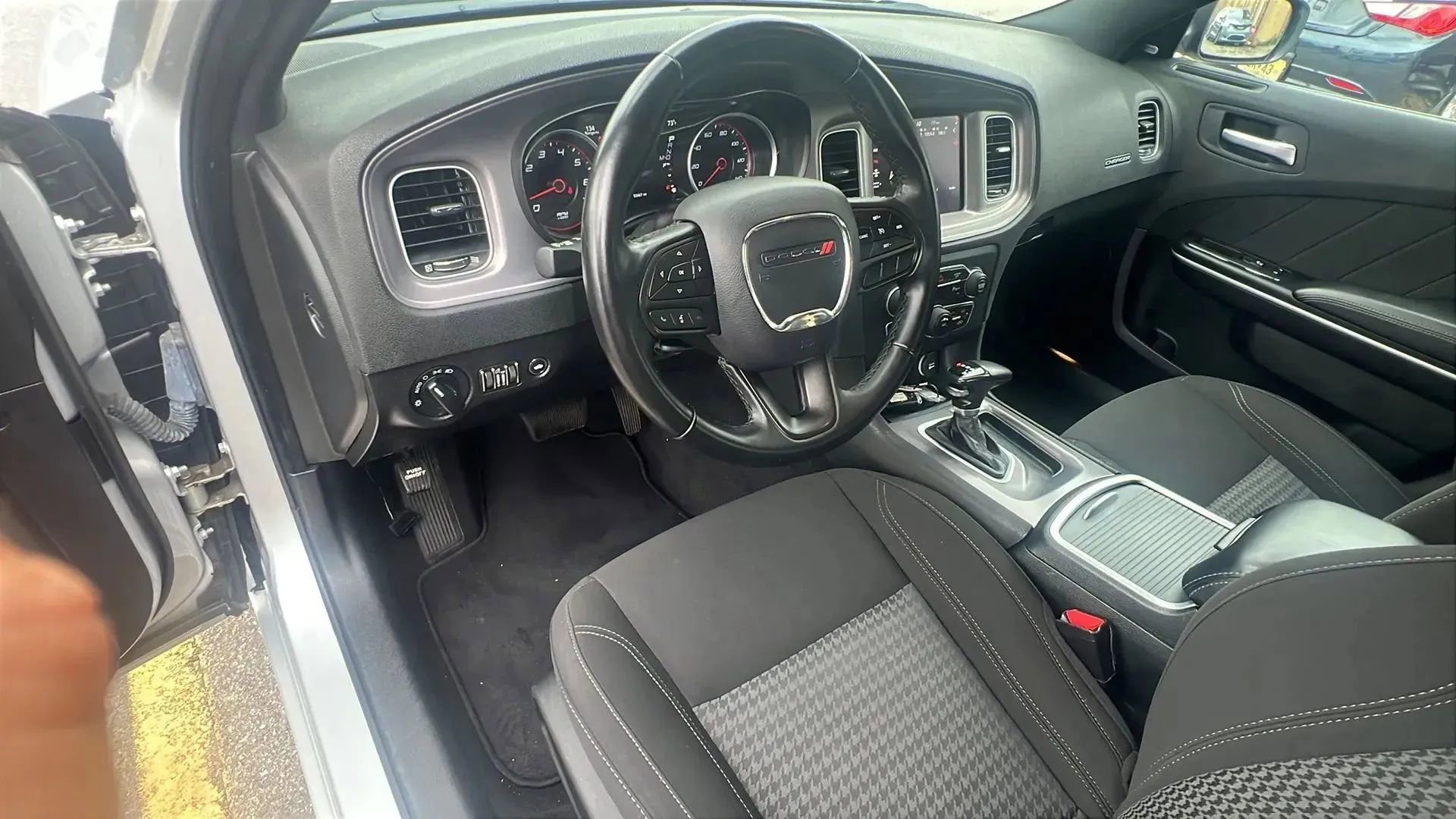 Used 2023 Dodge Charger SXT RWD image 23