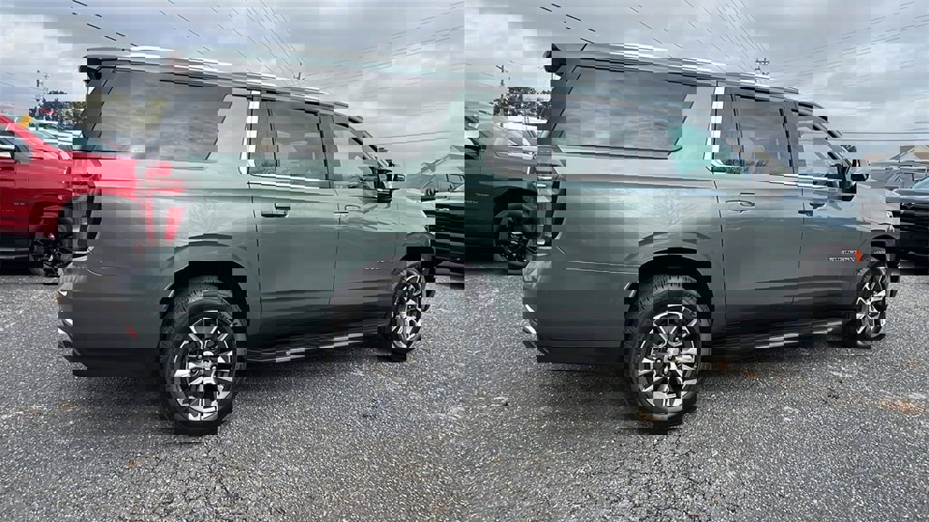 Certified 2023 Chevrolet Suburban LT w/ Luxury Package image 5