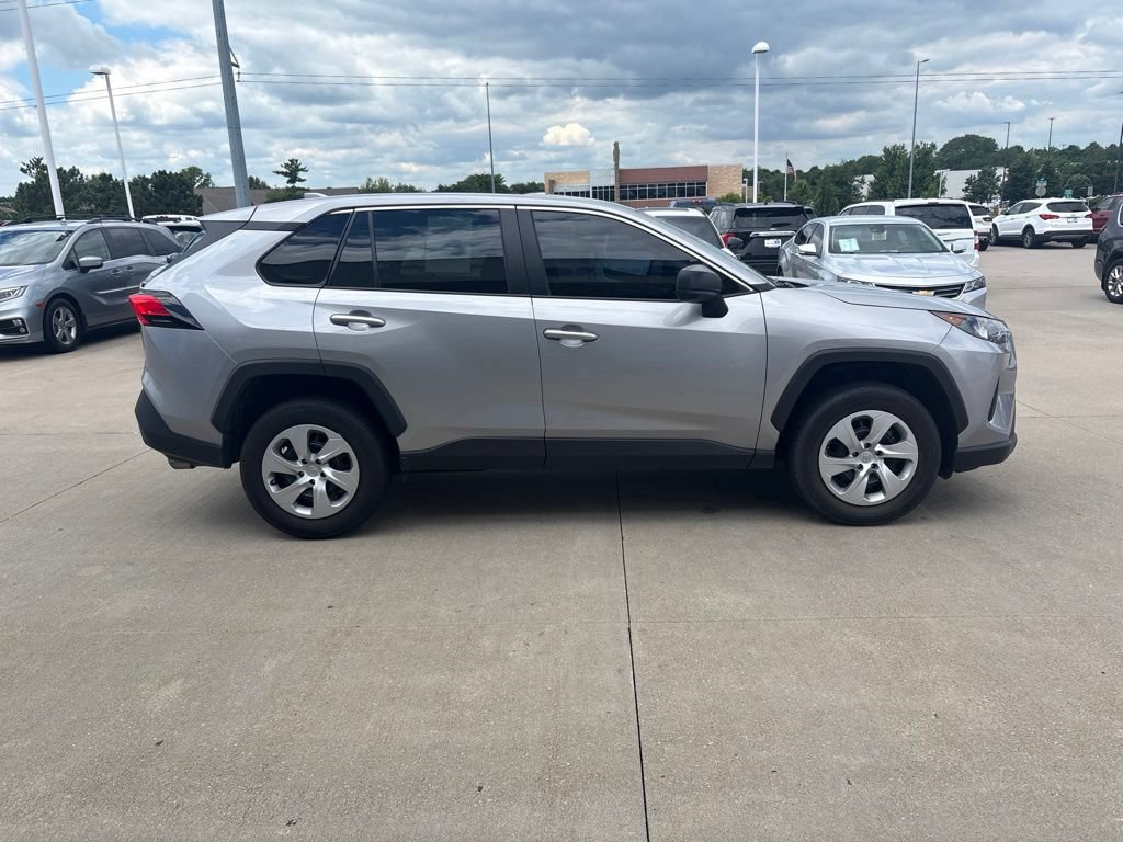 Used 2022 Toyota RAV4 LE w/ Carpet Mat Package (TMS) AWD/4WD image 4