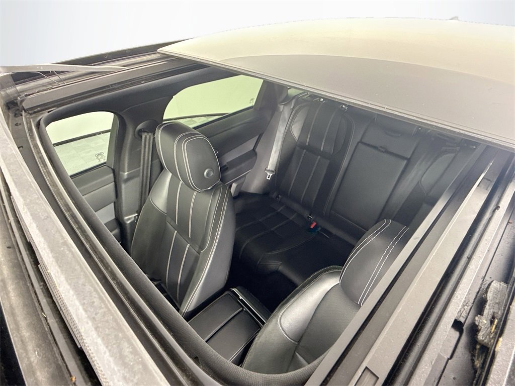 Used 2018 Land Rover Range Rover Velar R-Dynamic SE image 22