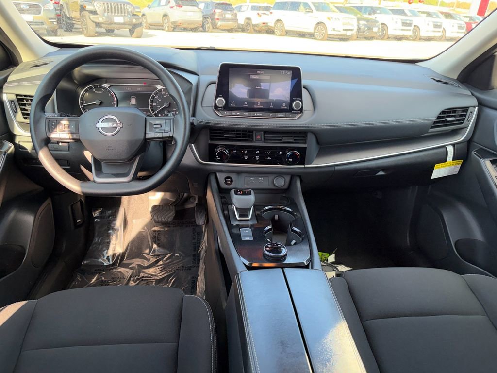 Used 2025 Nissan Rogue S image 21