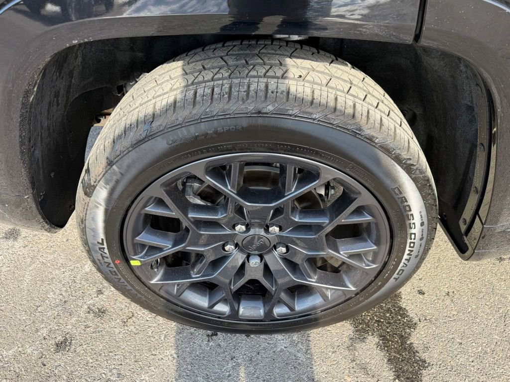 Certified 2025 Jeep Grand Cherokee Summit w/ Adv Protech Group IV image 14