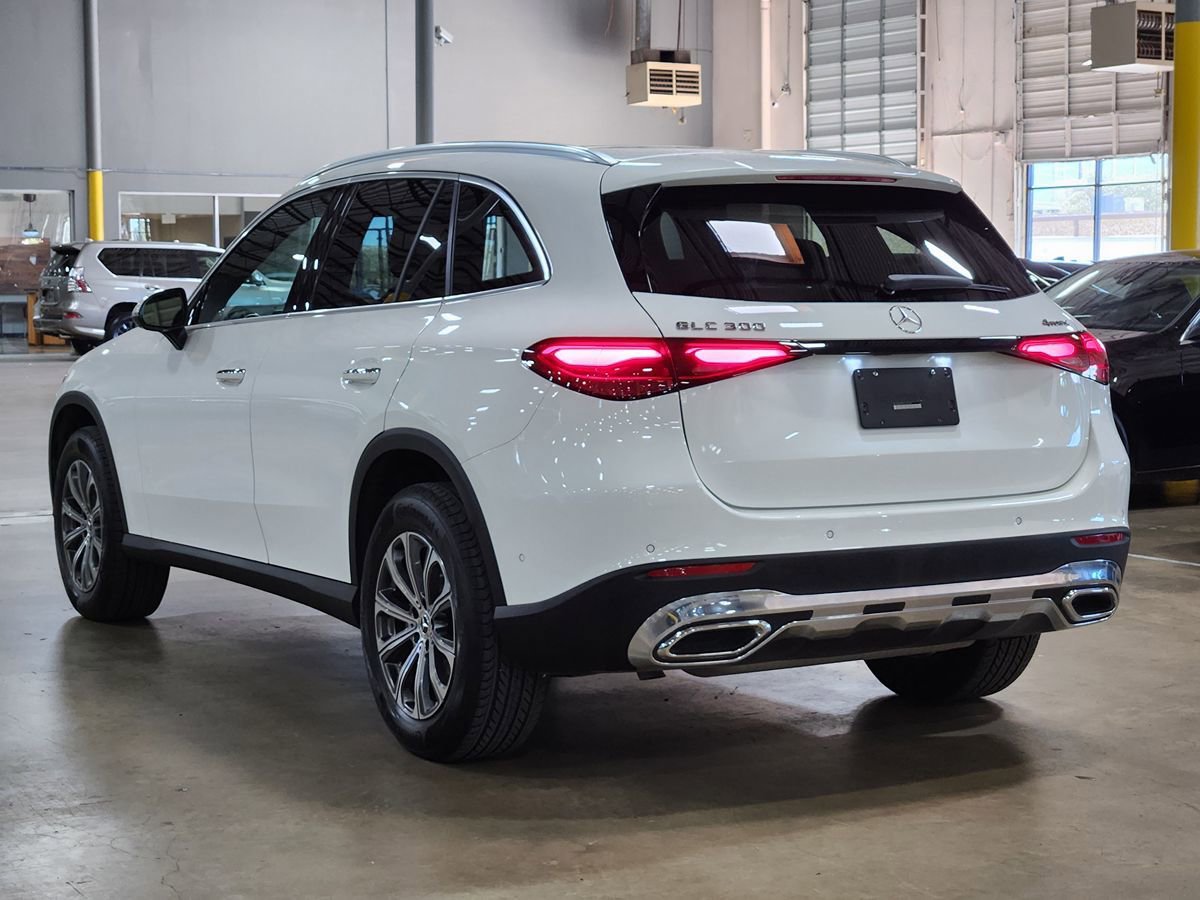Used 2025 Mercedes-Benz GLC 300 4MATIC image 11