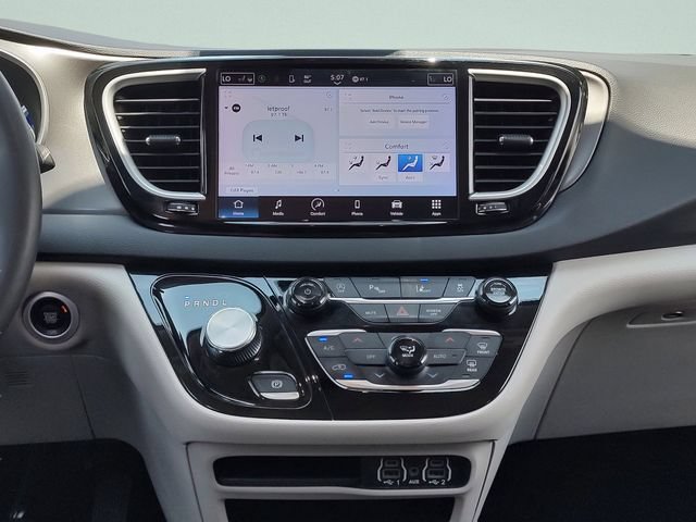 Used 2024 Chrysler Pacifica Touring-L FWD image 32