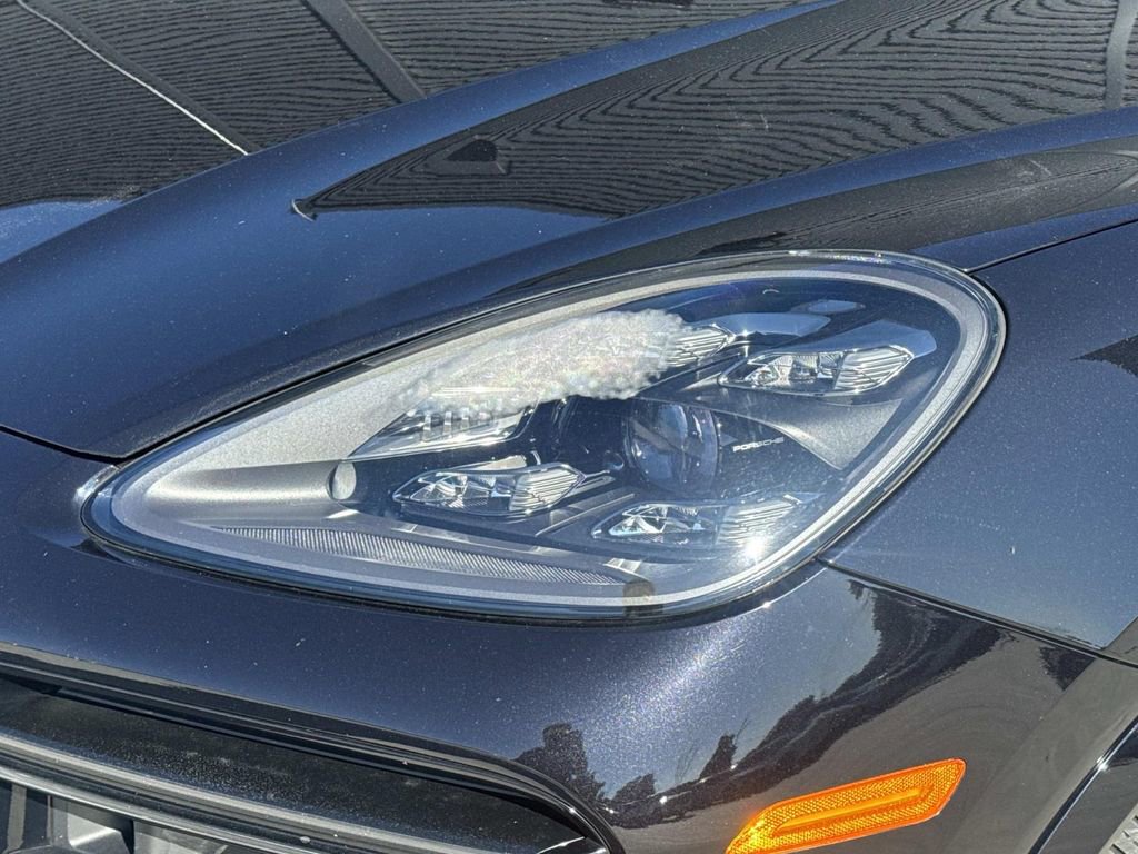 Used 2021 Porsche Cayenne Turbo image 7