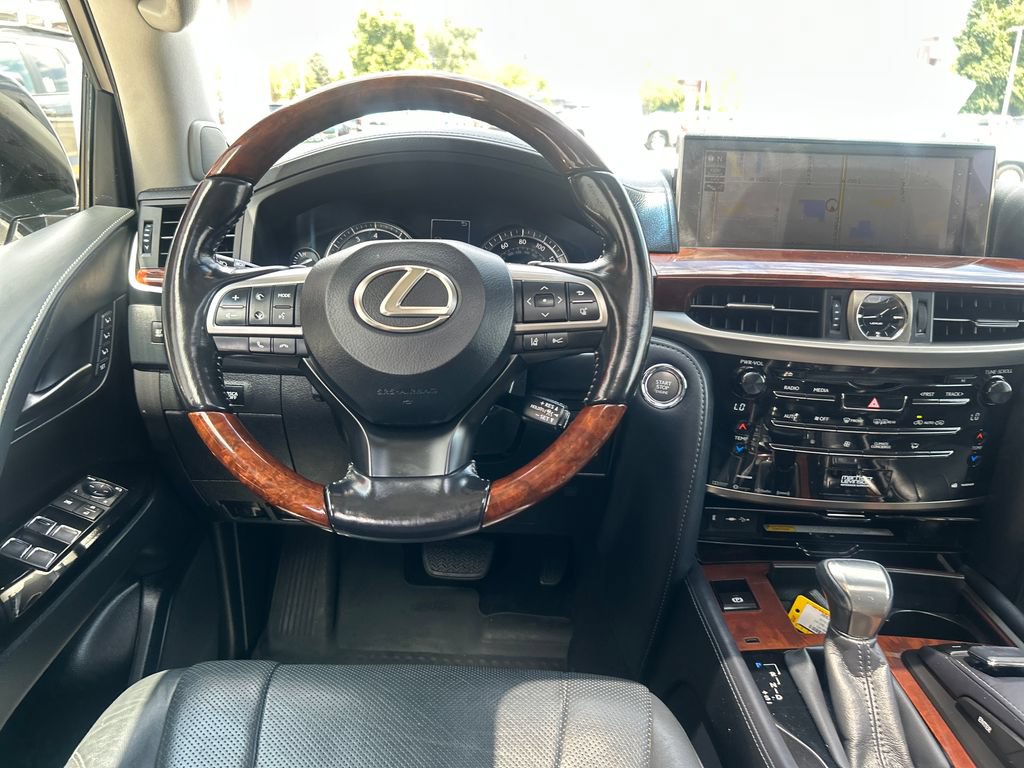 Used 2016 Lexus LX 570 4WD w/ Luxury Package image 14