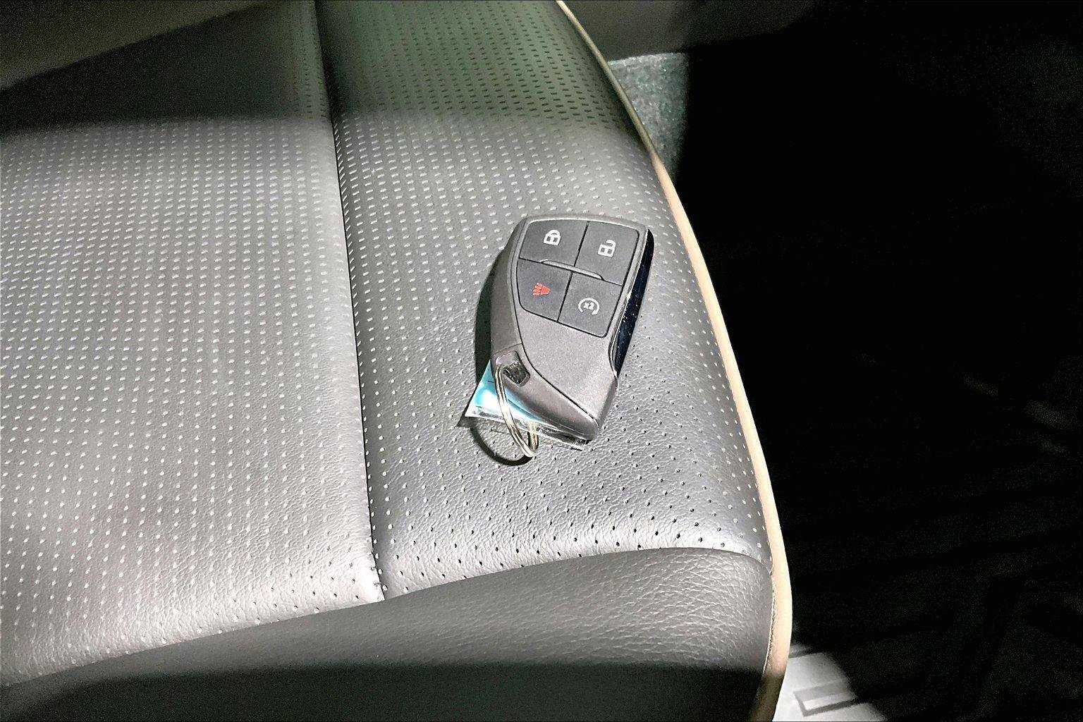 Used 2023 GMC Canyon Denali image 12