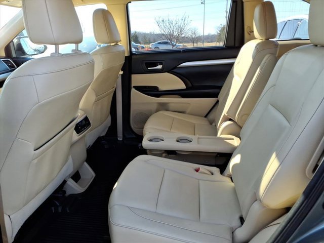 Used 2018 Toyota Highlander XLE image 27