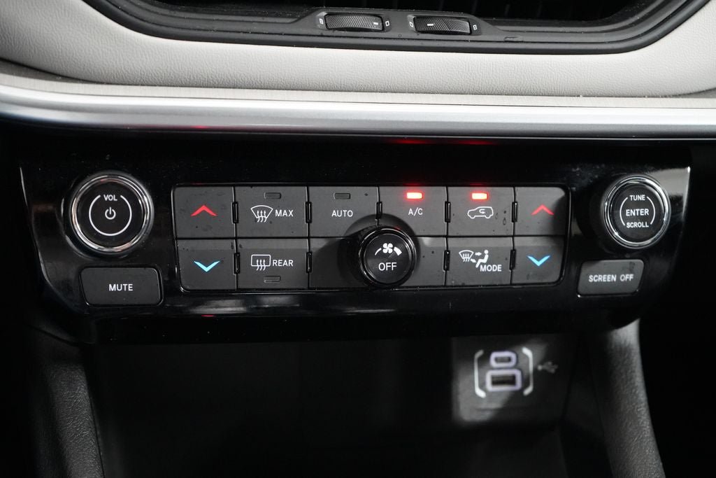 Used 2025 Jeep Compass Limited AWD/4WD image 25