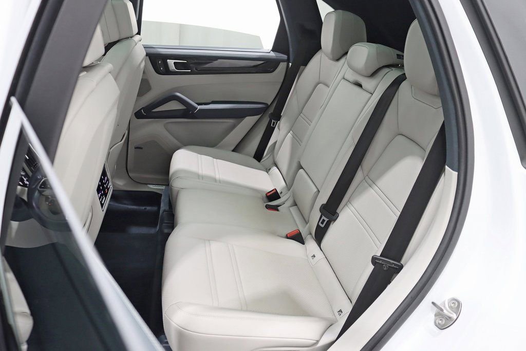 Used 2023 Porsche Cayenne image 32
