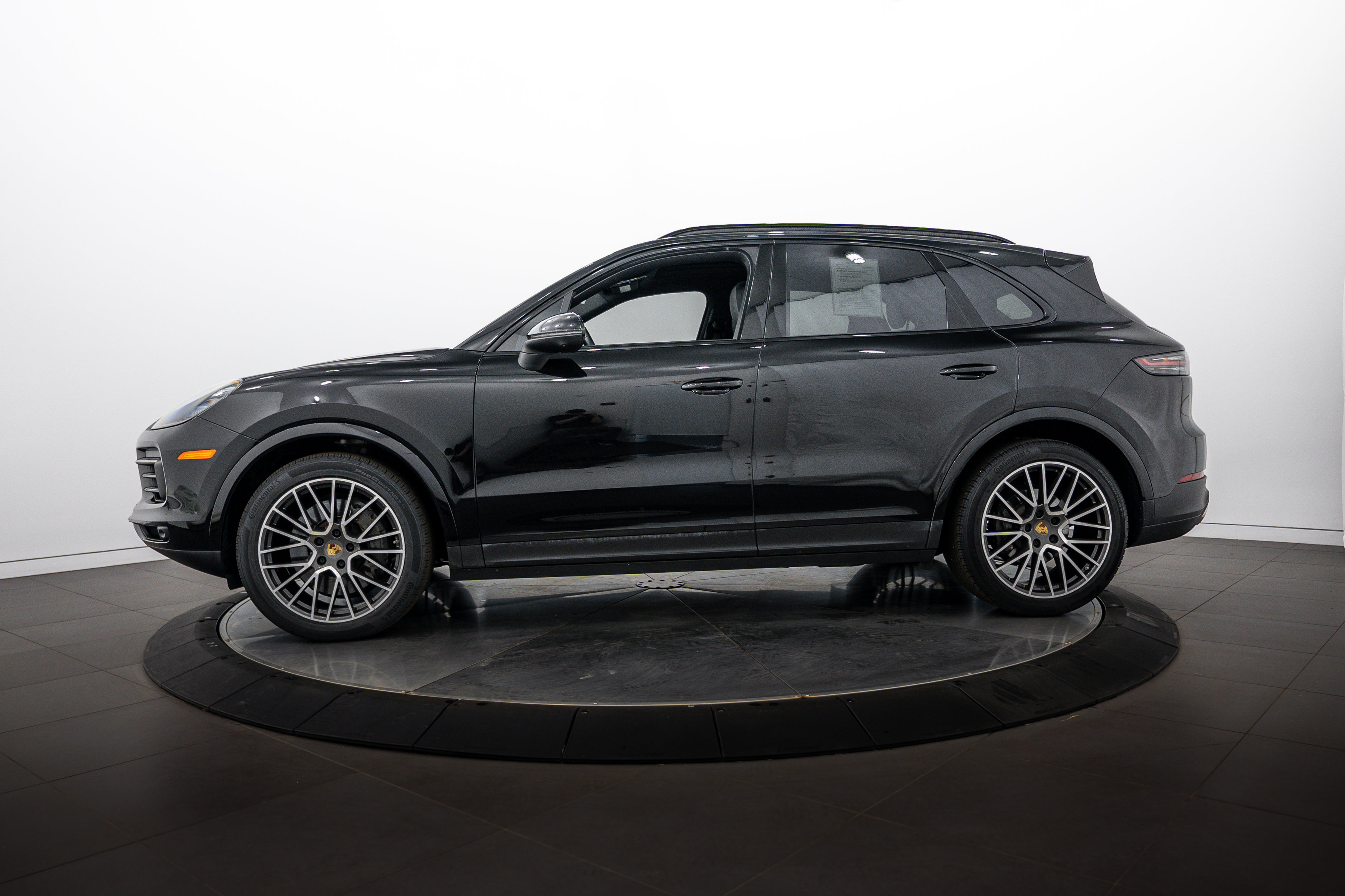 Certified 2023 Porsche Cayenne S AWD/4WD image 2